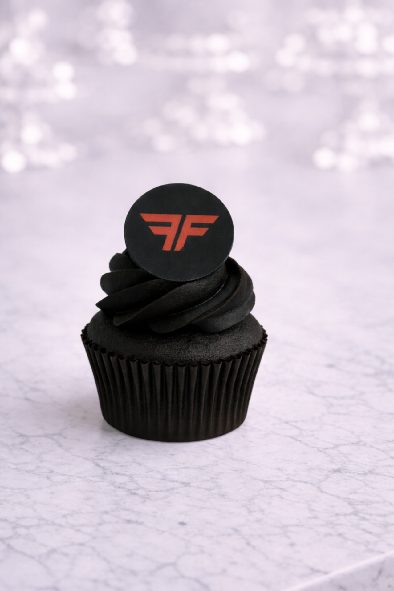 InShot_20260304_232040794 Mini Cupcakes Personnalisés Avec Logo Comestible (24) - Image 1
